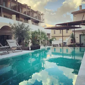 Ynaira & Hotel